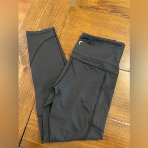 ZYIA Light N Tight 7/8 length Tights (size 6/8)